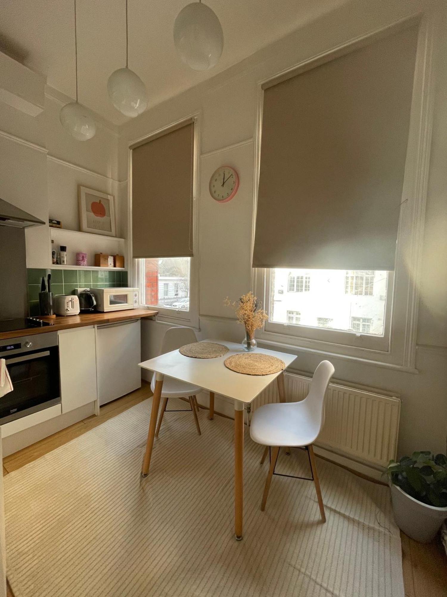 Appartamento Modern Flat In Victorian West Kensington Mansion Londra Esterno foto
